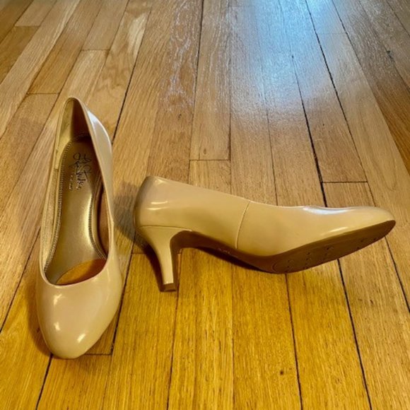 Life Stride Patent Pump - Size10 - Picture 8 of 13